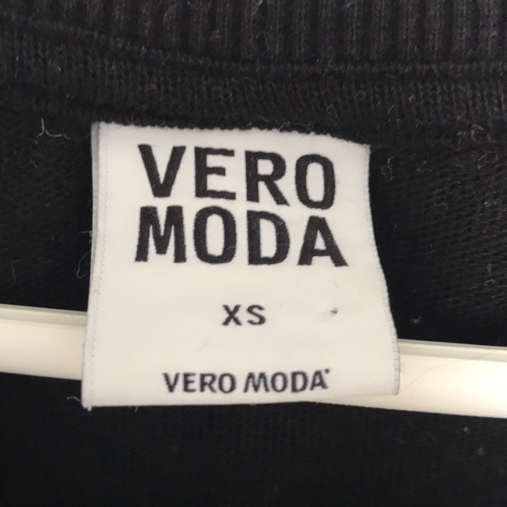 Vera Moda Raccoon Sequins Top - Picture 3 of 7